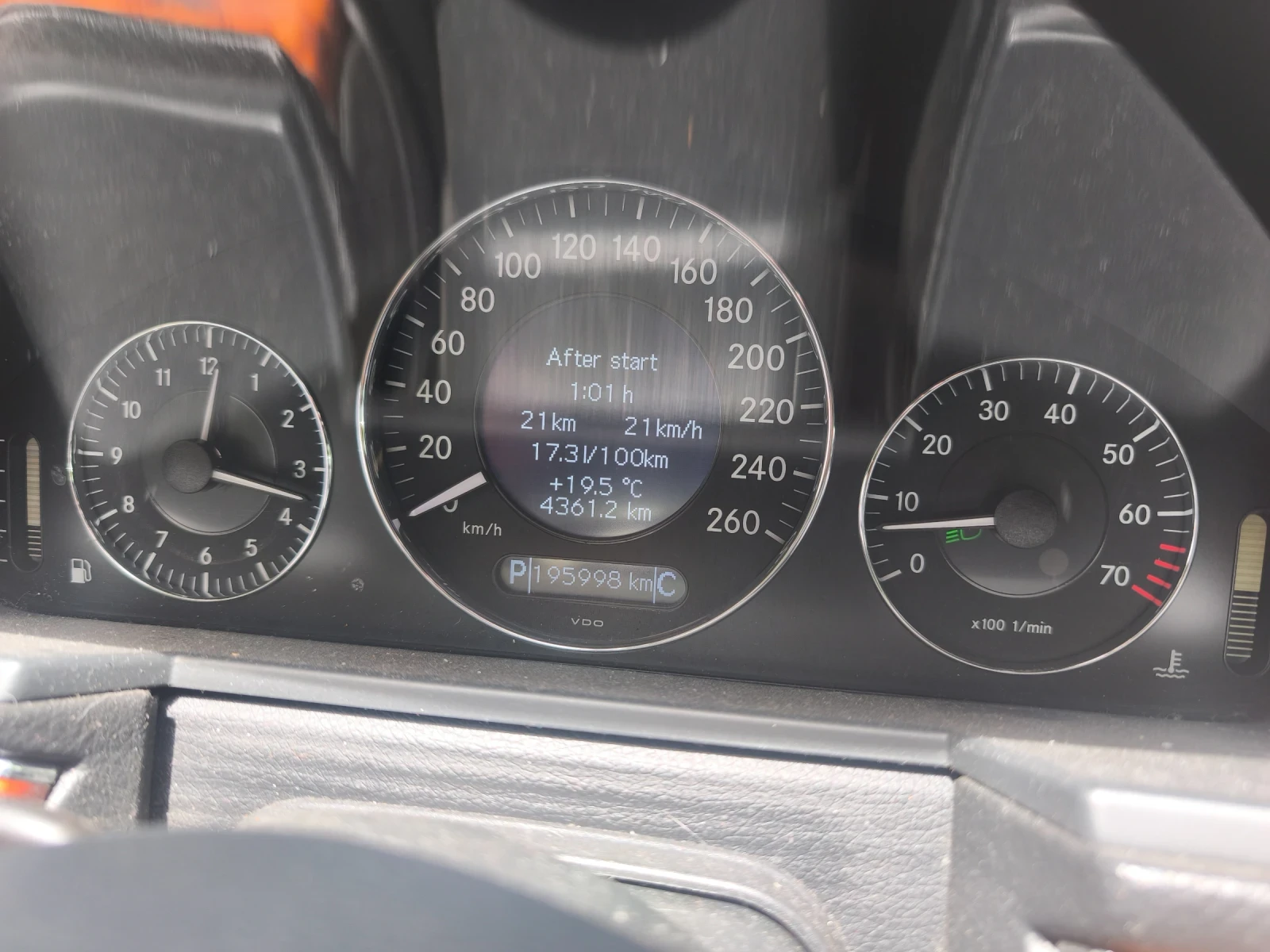 Mercedes-Benz E 500, снимка 12 - Автомобили и джипове - 54604895
