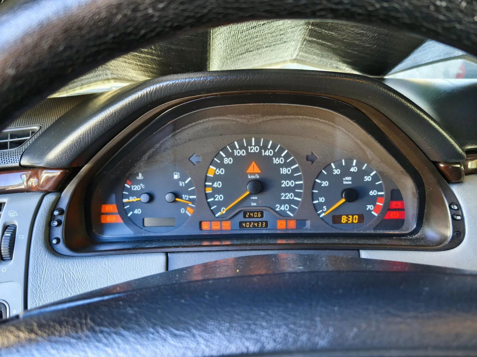 Mercedes-Benz E 230, снимка 9 - Автомобили и джипове - 54685478