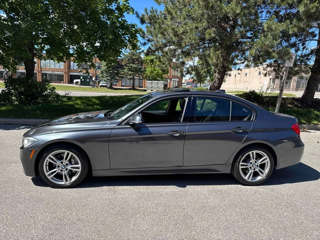 BMW 335 | HUD | M PACK | HARMAN KARDON | CARFAX | , снимка 2 - Автомобили и джипове - 55014844