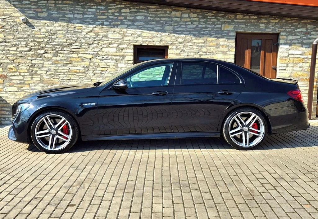Mercedes-Benz E 63 AMG S 4Matic+ , снимка 3 - Автомобили и джипове - 55774666