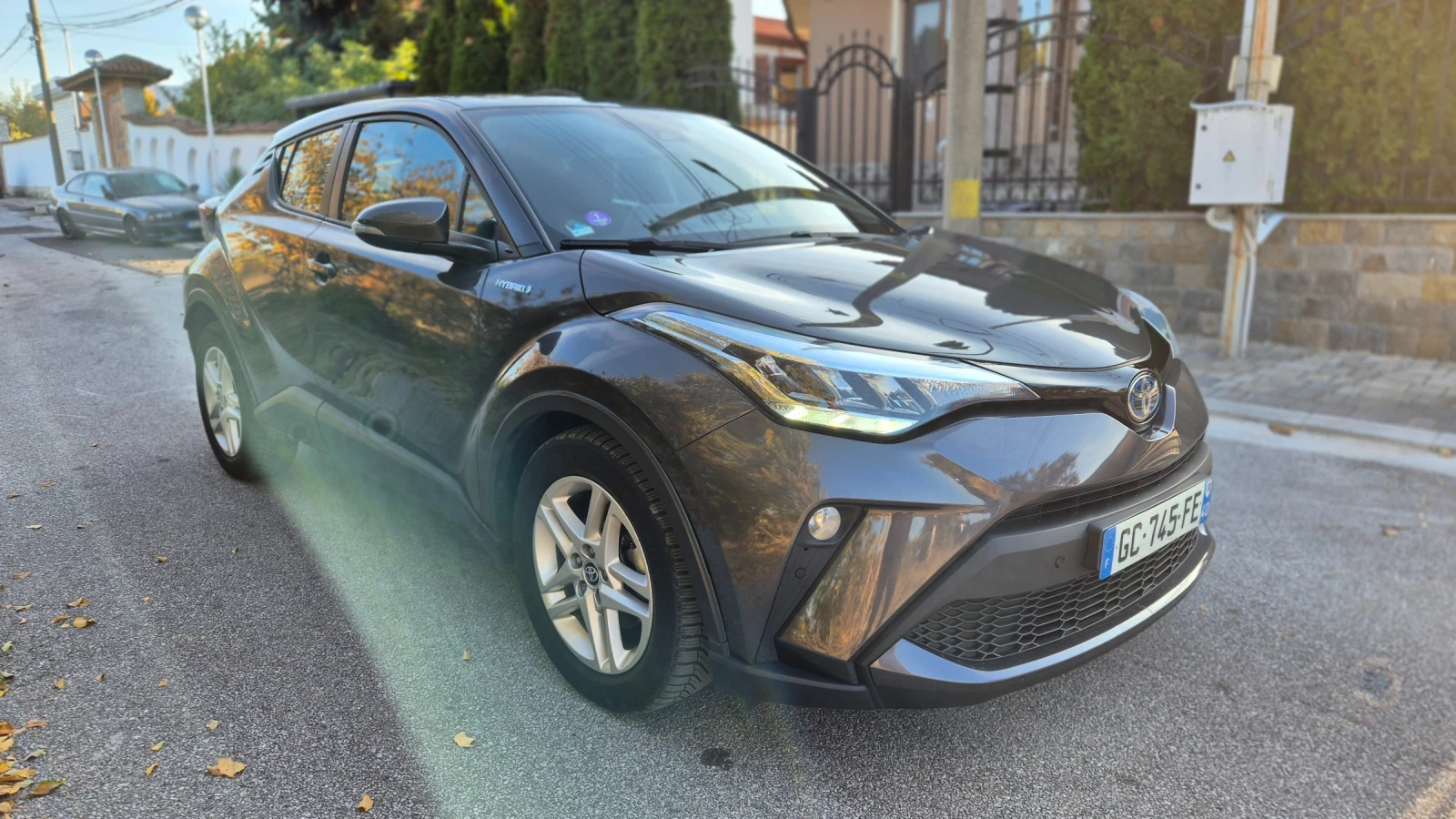 Toyota C-HR Hybrid/21г - изображение 2