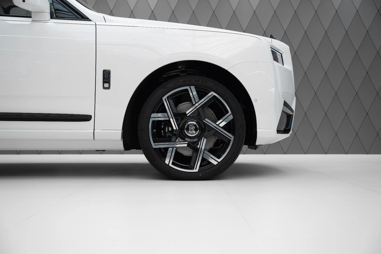 Rolls-Royce Cullinan SERIES II/BLACK BADGE/BESPOKE/SHOOTING STAR/ - изображение 4
