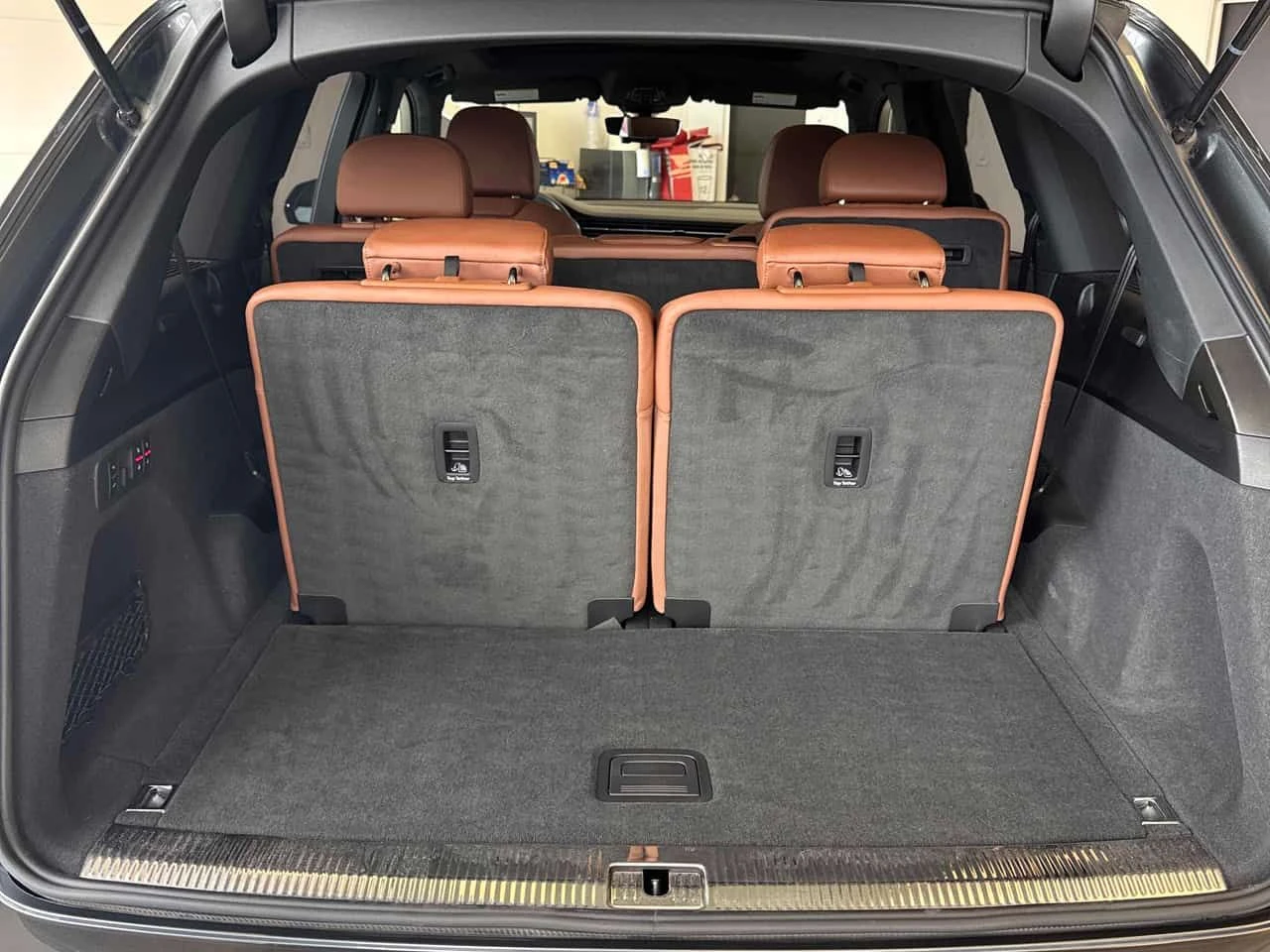 Audi Q7 * Technik * S-LINE* DISTRONIC* ОБДУХВАНЕ* B&O* , снимка 14 - Автомобили и джипове - 54478802