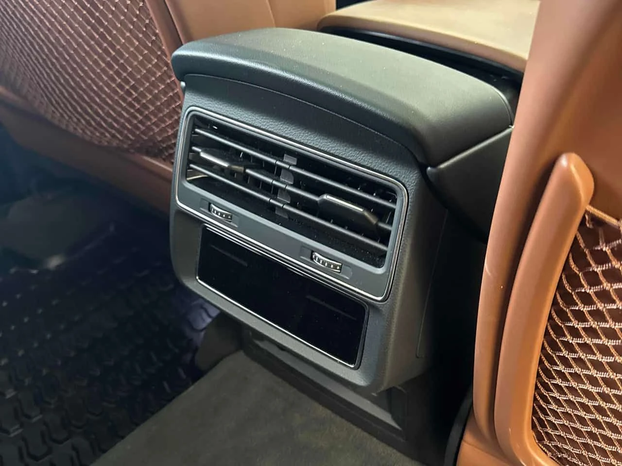 Audi Q7 * Technik * S-LINE* DISTRONIC* ОБДУХВАНЕ* B&O* , снимка 12 - Автомобили и джипове - 54478802