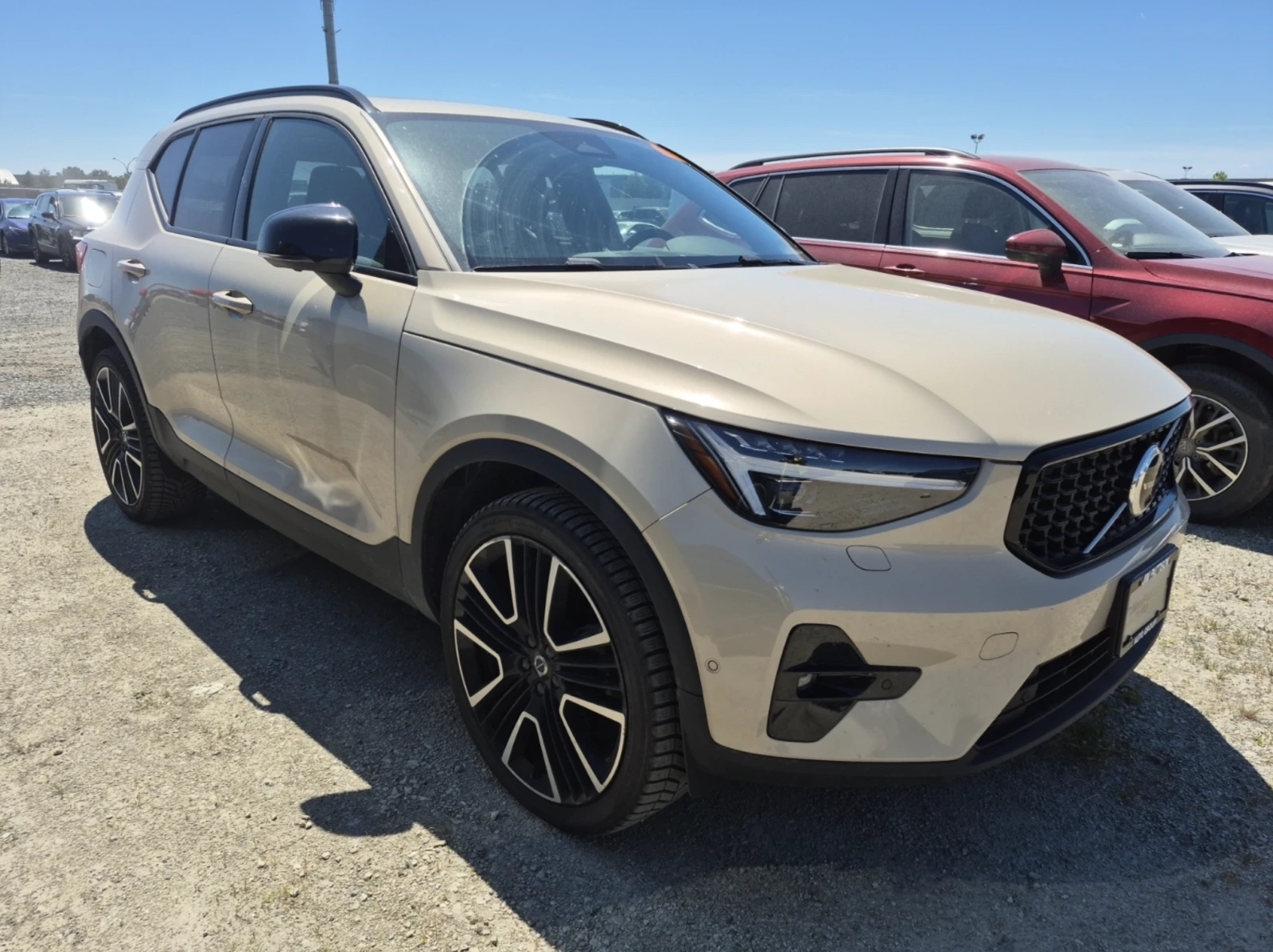 Volvo XC40 2025 Volvo XC40 ULTRA DARK THEME, снимка 2 - Автомобили и джипове - 54834027