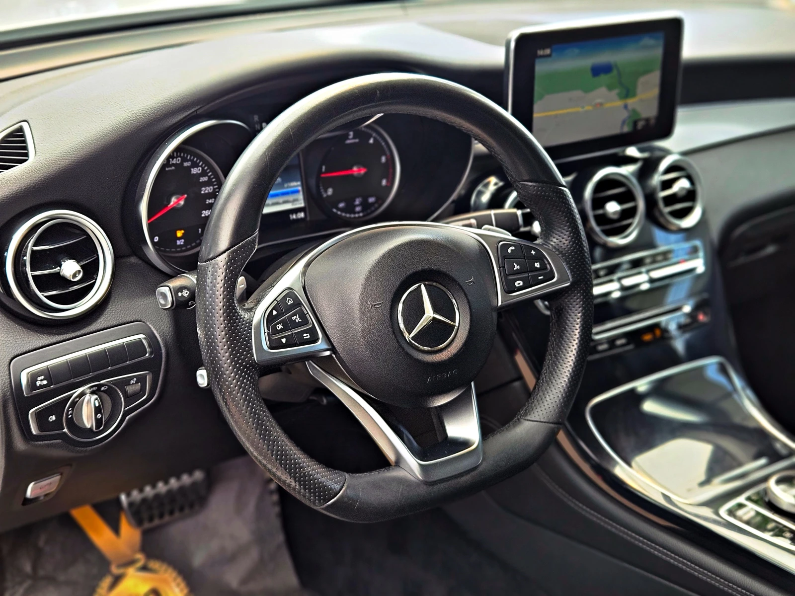 Mercedes-Benz GLC 250 AMG/GERMANY/9G TRON/CAMERA/BURMESTER/AIRMATIC/LIZI, снимка 11 - Автомобили и джипове - 54856432
