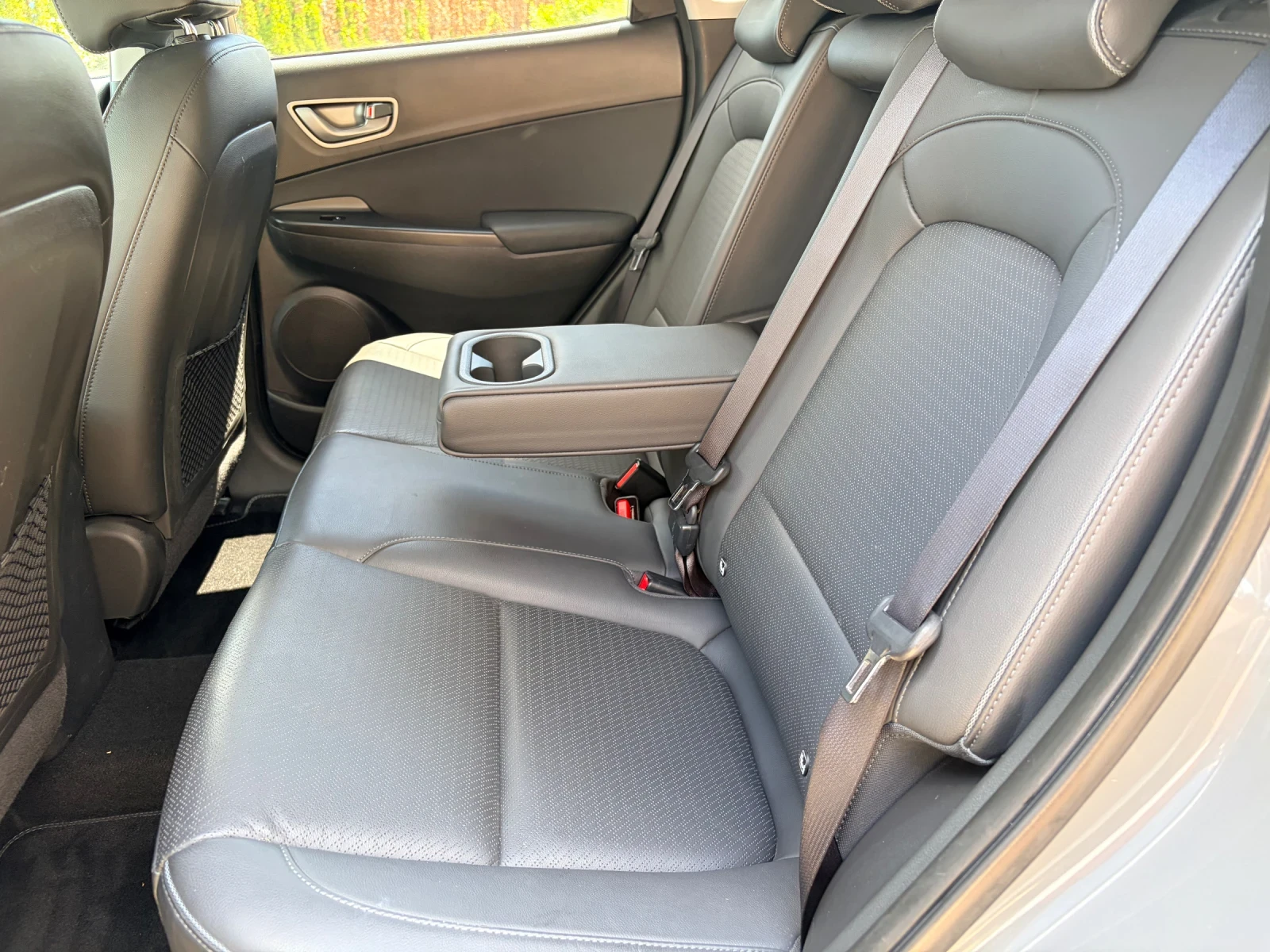 Hyundai Kona Premium 64 kWh 204kc ТЕРМОПОМПА КАМЕРА LED FUL!!!, снимка 14 - Автомобили и джипове - 55212567