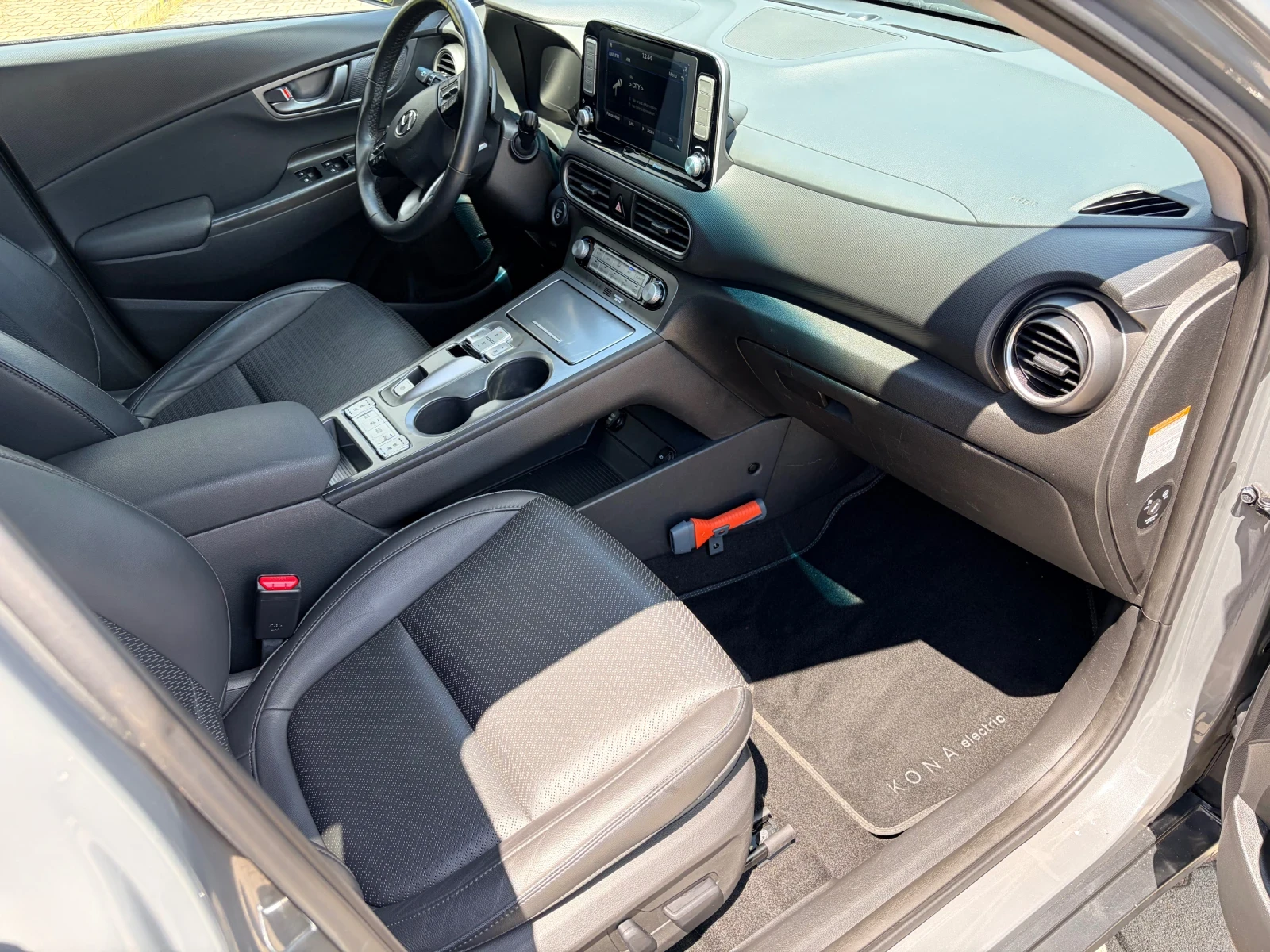 Hyundai Kona Premium 64 kWh 204kc ТЕРМОПОМПА КАМЕРА LED FUL!!!, снимка 6 - Автомобили и джипове - 55212567