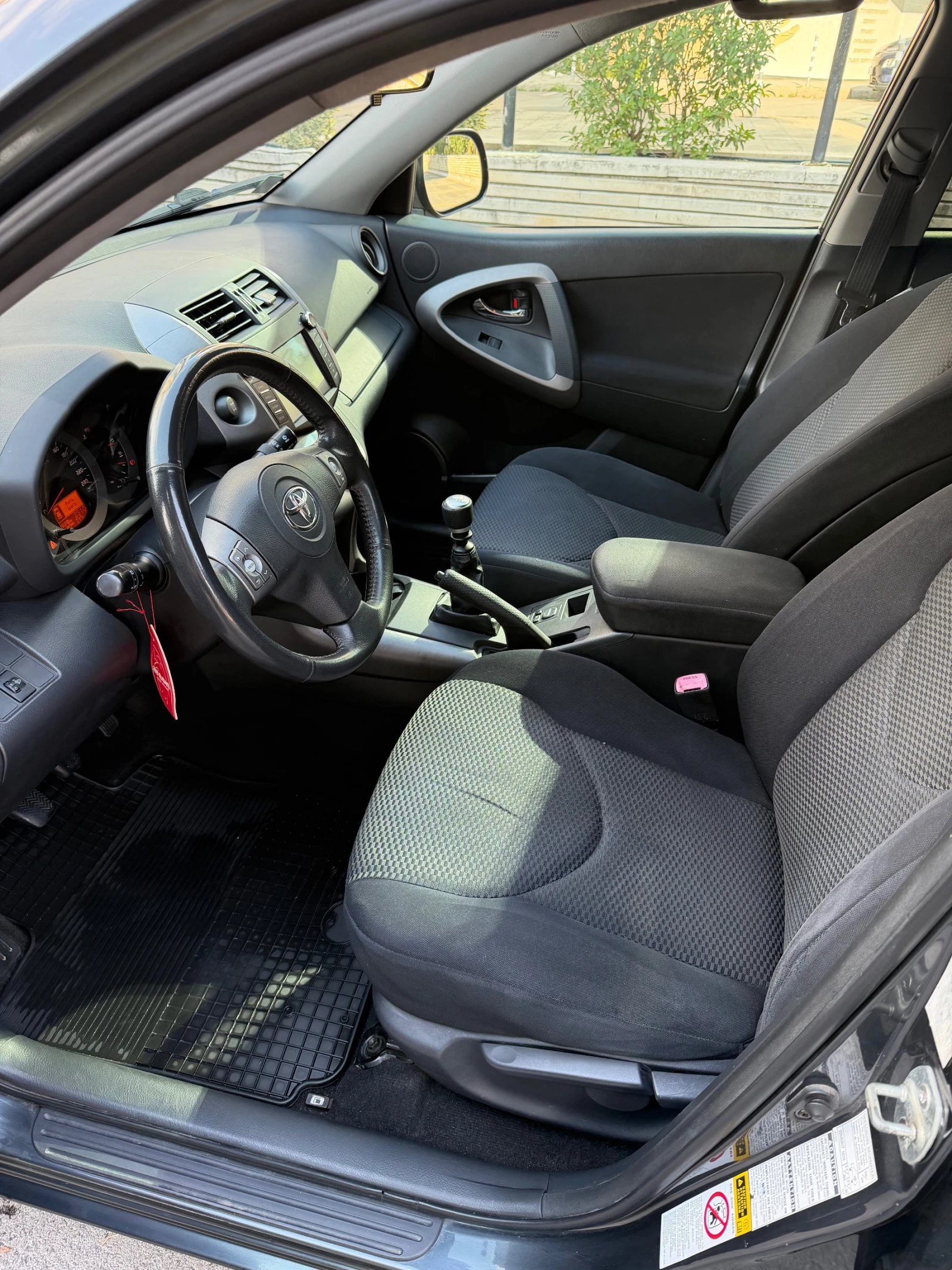 Toyota Rav4 2.2 , снимка 12 - Автомобили и джипове - 56152893