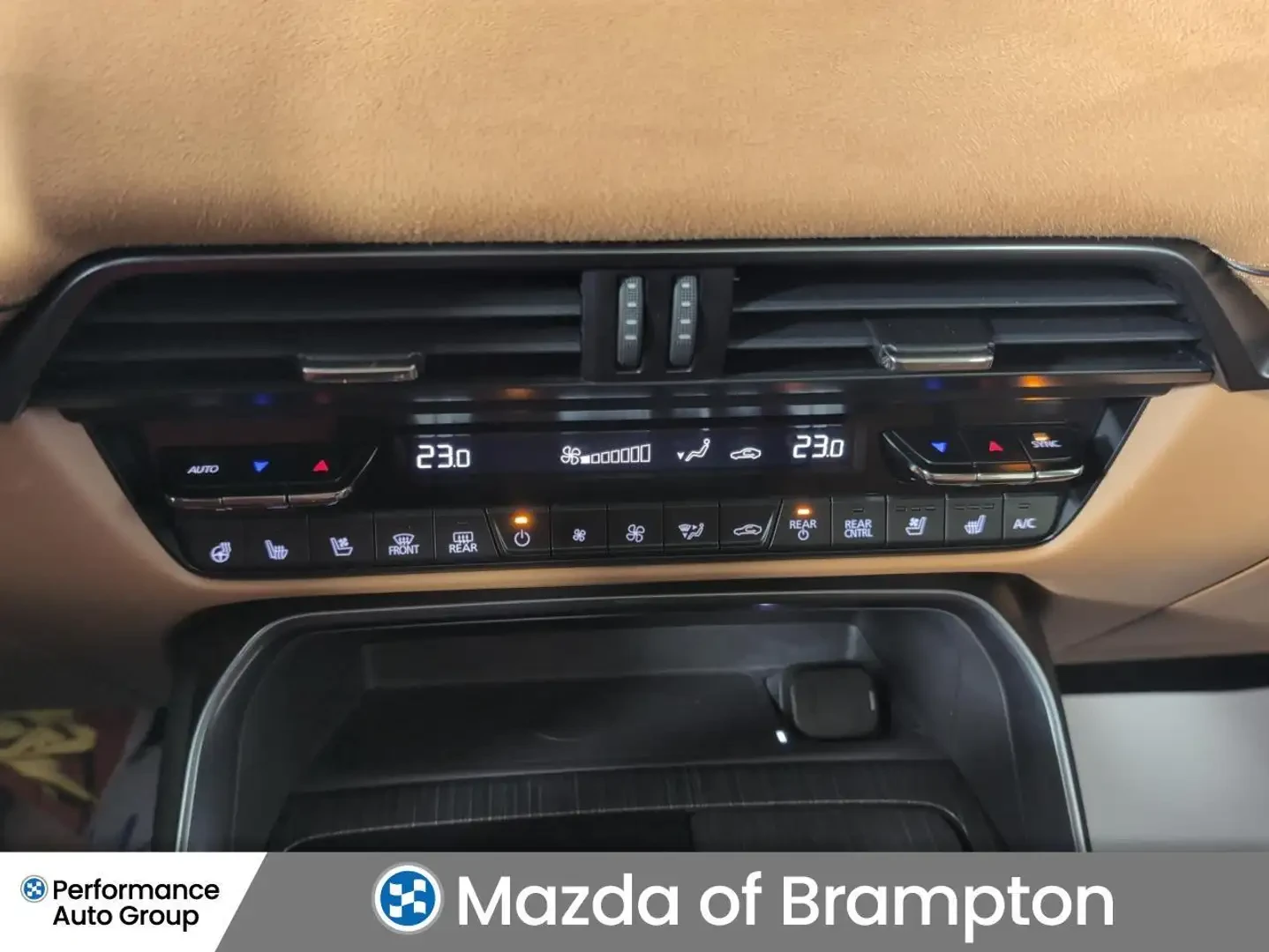 Mazda CX-90 Signature/Обдух/HUD/BOSE/PANO/360/Adaptive cruise/, снимка 14 - Автомобили и джипове - 56214525