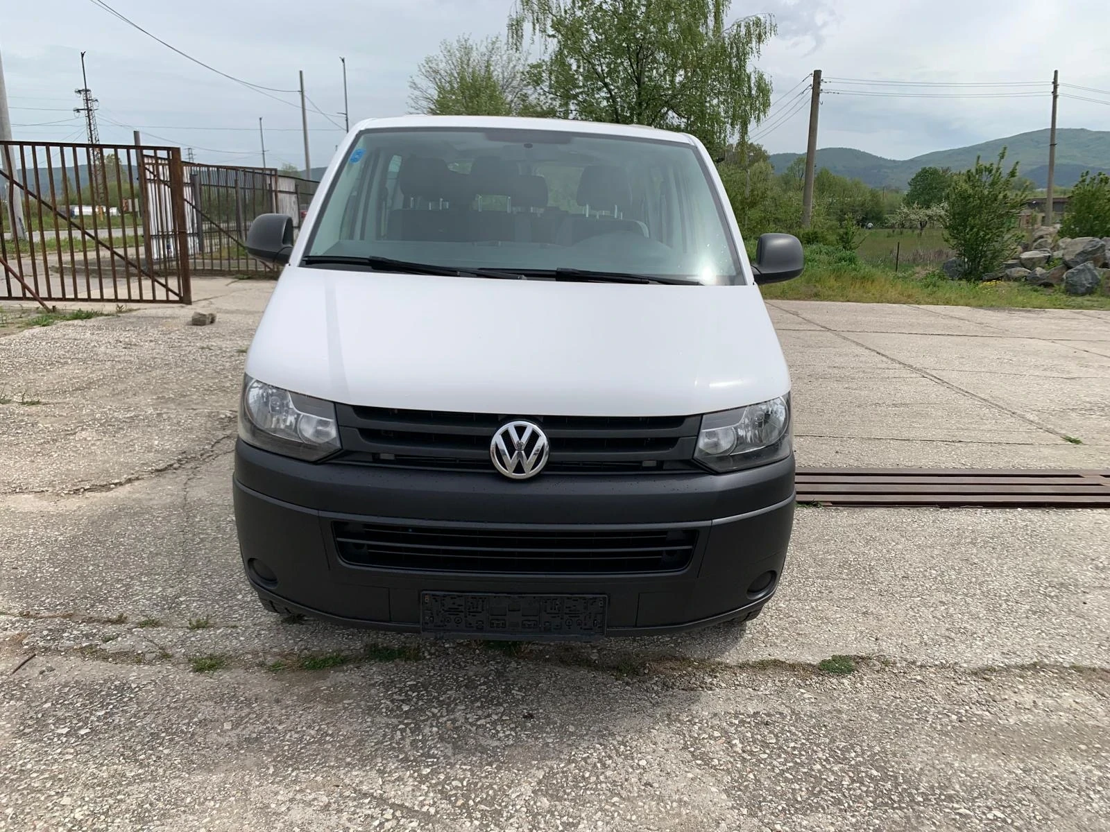 VW T5 2.0 TDI 9 Местен Климатик EURO 5, снимка 2 - Бусове и автобуси - 54478548