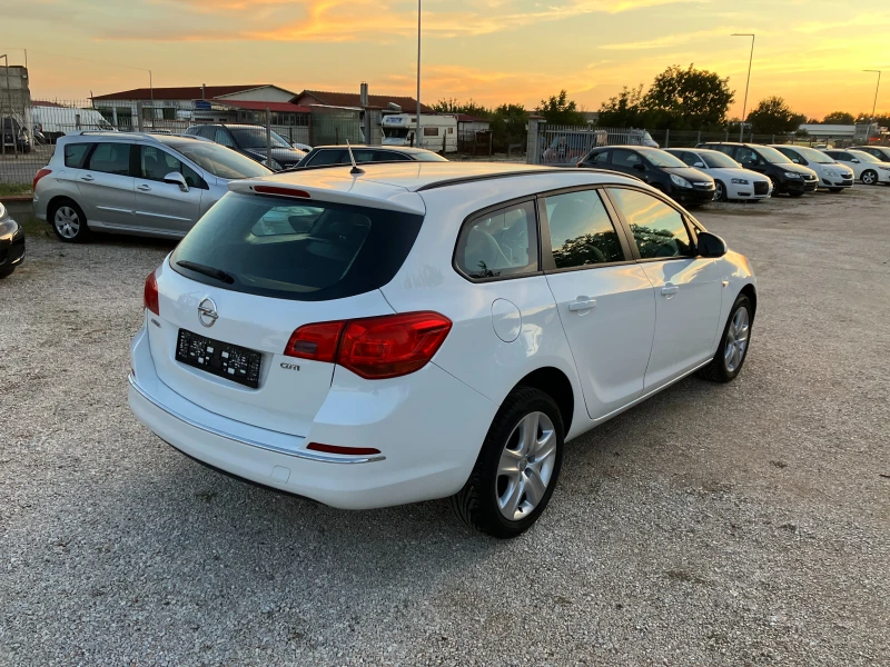 Opel Astra 1.6 CDTI, снимка 8 - Автомобили и джипове - 47452980