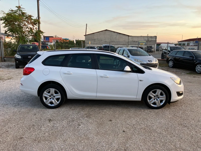 Opel Astra 1.6 CDTI, снимка 9 - Автомобили и джипове - 47452980