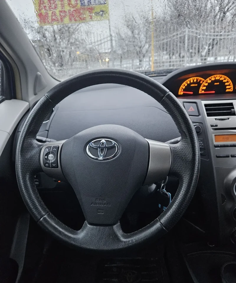 Toyota Yaris, снимка 10 - Автомобили и джипове - 48669584