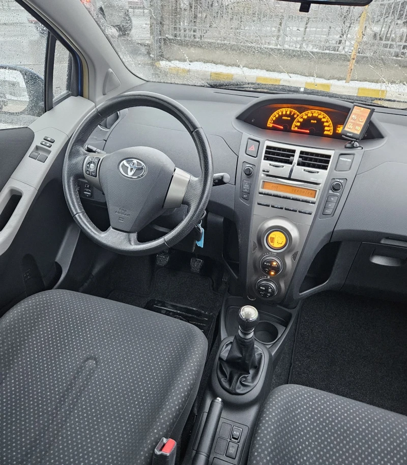 Toyota Yaris, снимка 12 - Автомобили и джипове - 48669584