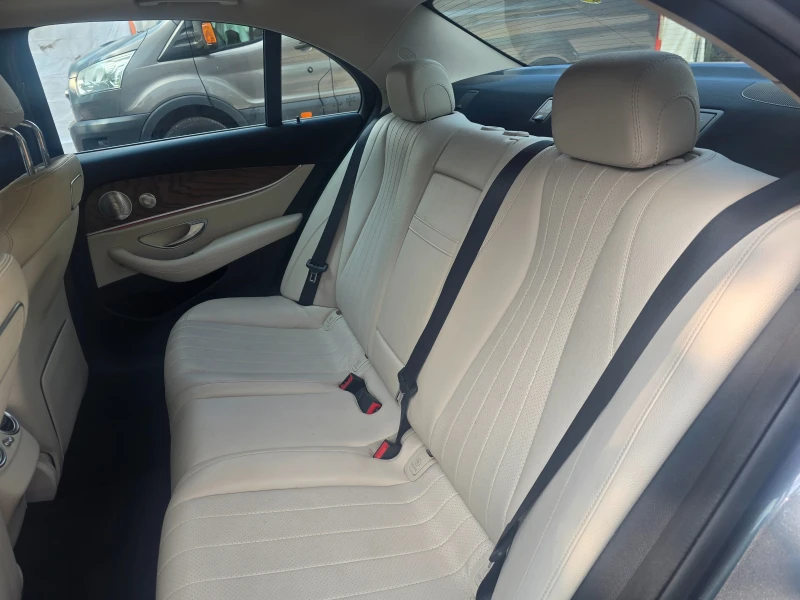 Mercedes-Benz E 300 4 Matic, снимка 11 - Автомобили и джипове - 52313980