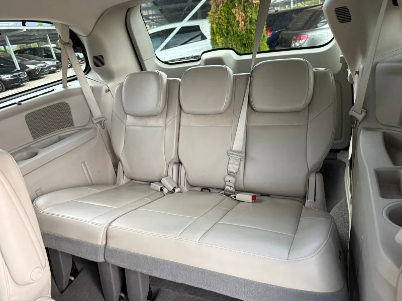 Chrysler Gr.voyager 2.8 D 7 МЕСТА !! АВТОМАТ !! НАВИ !!, снимка 13 - Автомобили и джипове - 51550110