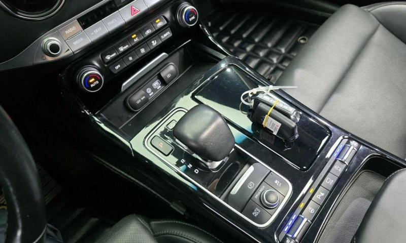 Kia Stinger 2.0 Turbo 2WD * НАЙ-ДОБРА ЦЕНА В БЪЛГАРИЯ* , снимка 9 - Автомобили и джипове - 51965146