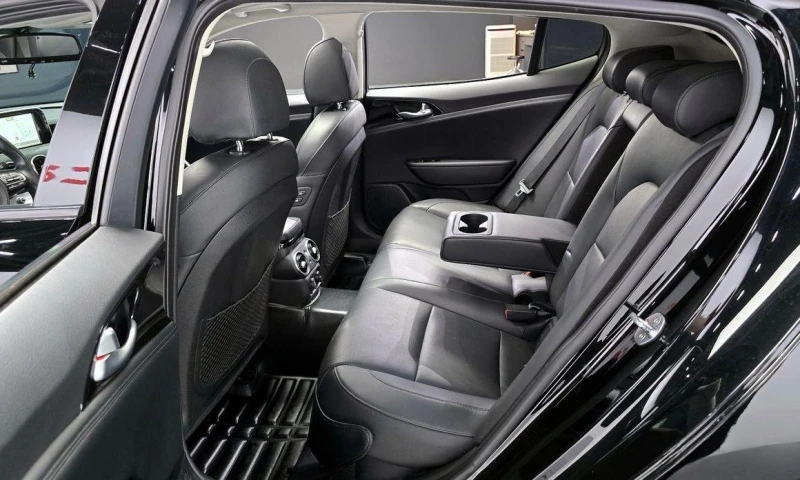 Kia Stinger 2.0 Turbo 2WD * НАЙ-ДОБРА ЦЕНА В БЪЛГАРИЯ* , снимка 12 - Автомобили и джипове - 51965146