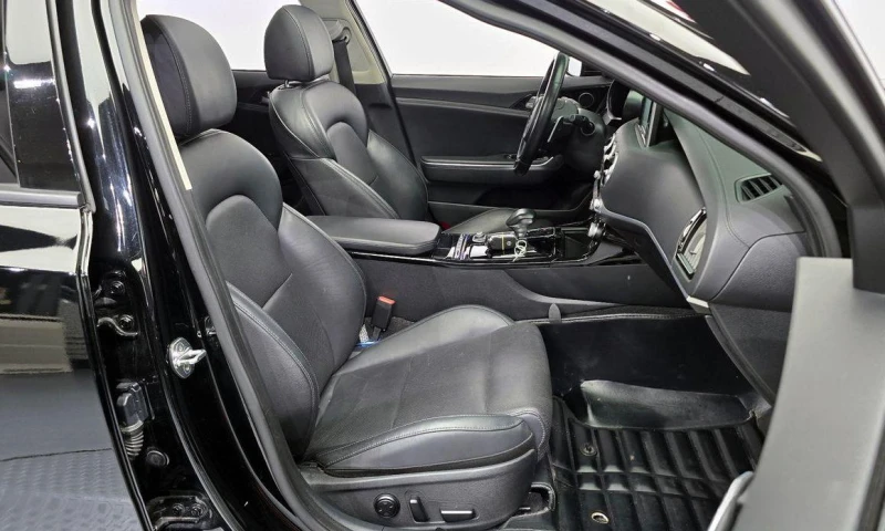 Kia Stinger 2.0 Turbo 2WD * НАЙ-ДОБРА ЦЕНА В БЪЛГАРИЯ* , снимка 11 - Автомобили и джипове - 51965146