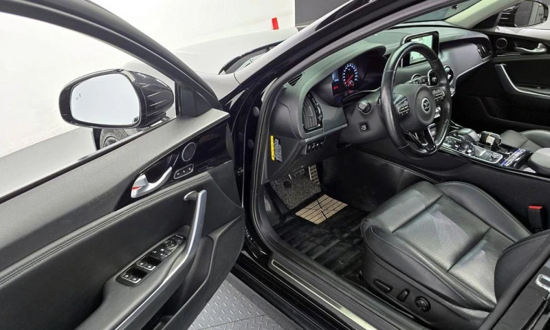 Kia Stinger 2.0 Turbo 2WD * НАЙ-ДОБРА ЦЕНА В БЪЛГАРИЯ* , снимка 10 - Автомобили и джипове - 51965146