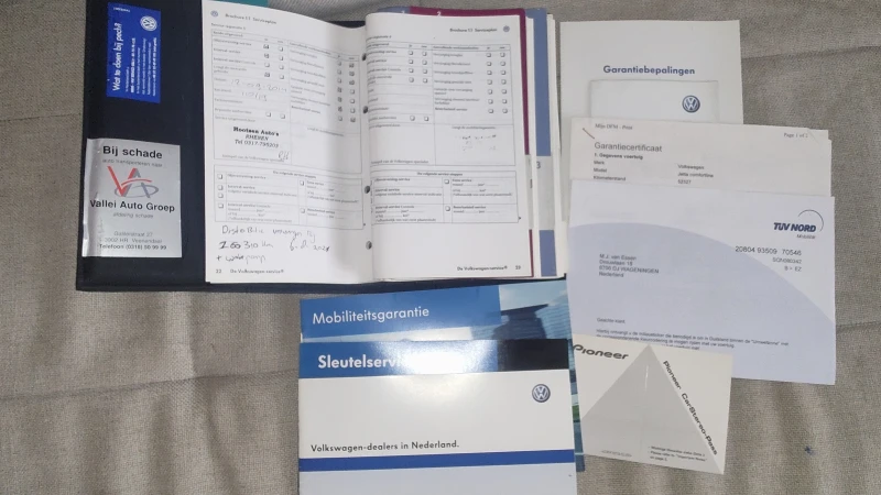 VW Jetta 1.6 102 К.С, снимка 16 - Автомобили и джипове - 53598078