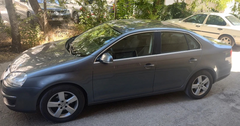 VW Jetta 1.6 102 К.С, снимка 4 - Автомобили и джипове - 53598078