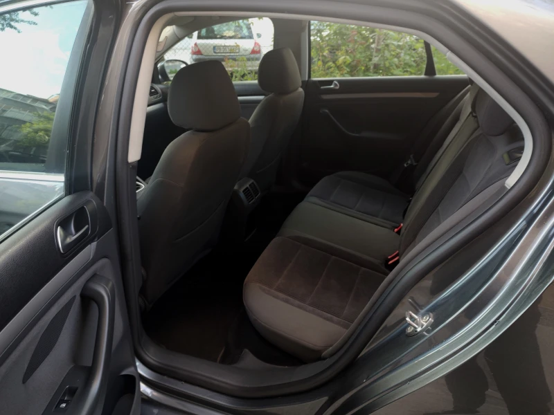 VW Jetta 1.6 102 К.С, снимка 14 - Автомобили и джипове - 53598078