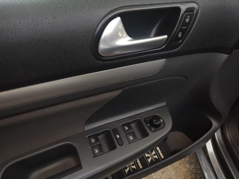 VW Jetta 1.6 102 К.С, снимка 11 - Автомобили и джипове - 53598078