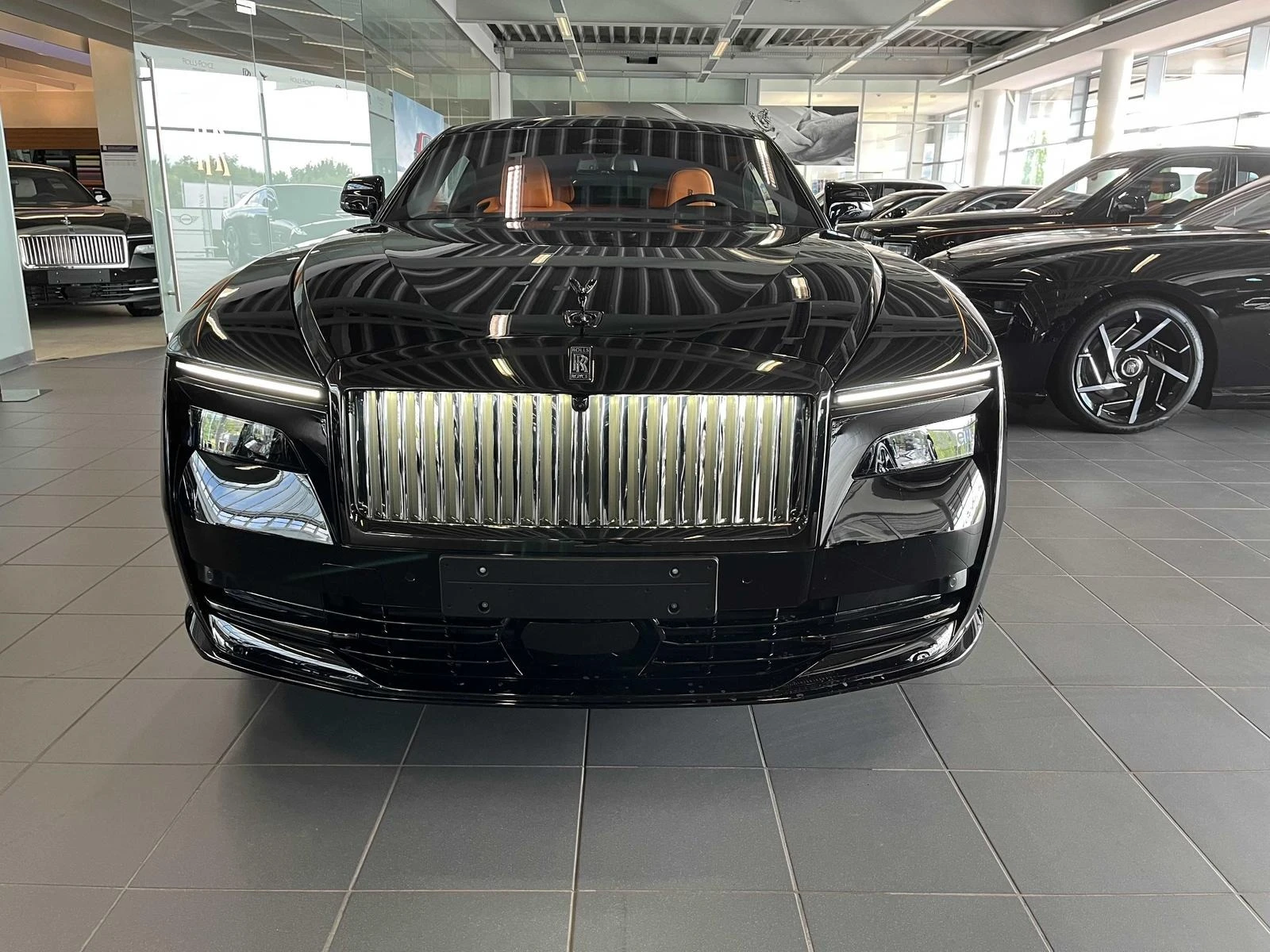 Rolls-Royce Spectre BLACK BADGE - изображение 3