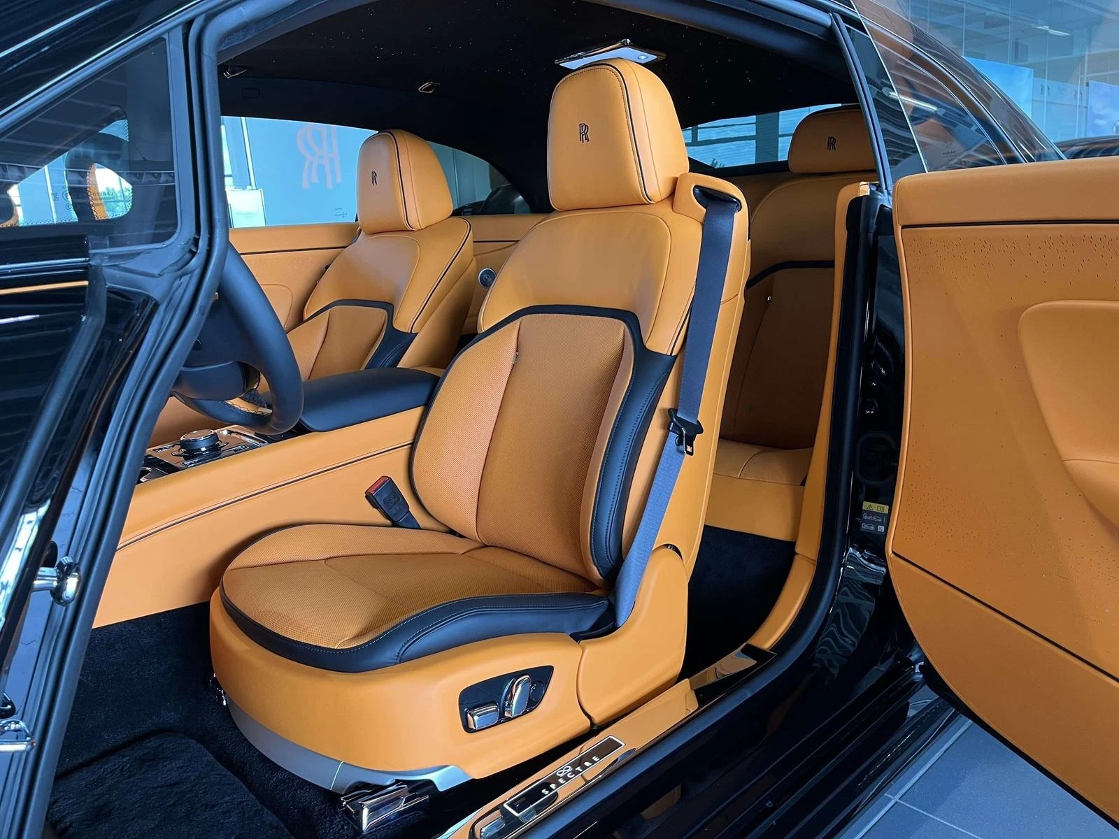 Rolls-Royce Spectre BLACK BADGE - изображение 6