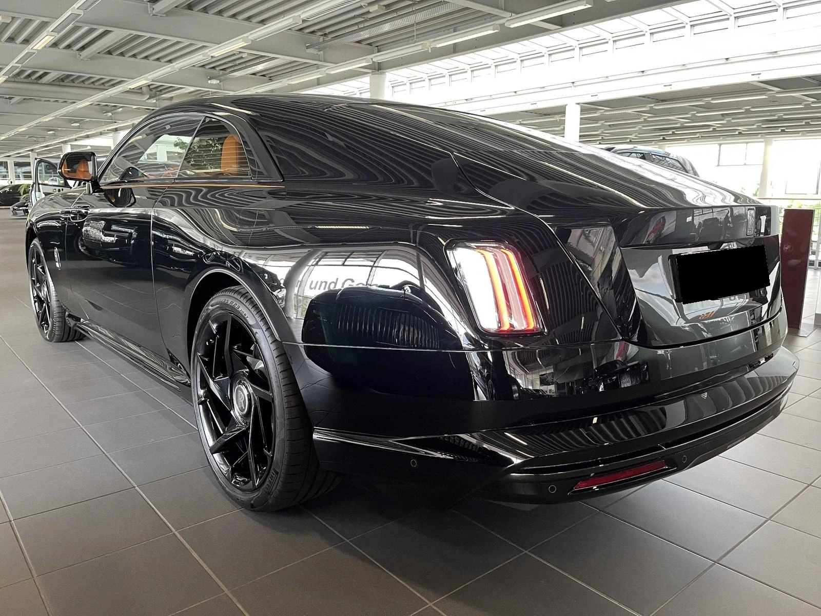 Rolls-Royce Spectre BLACK BADGE - изображение 4