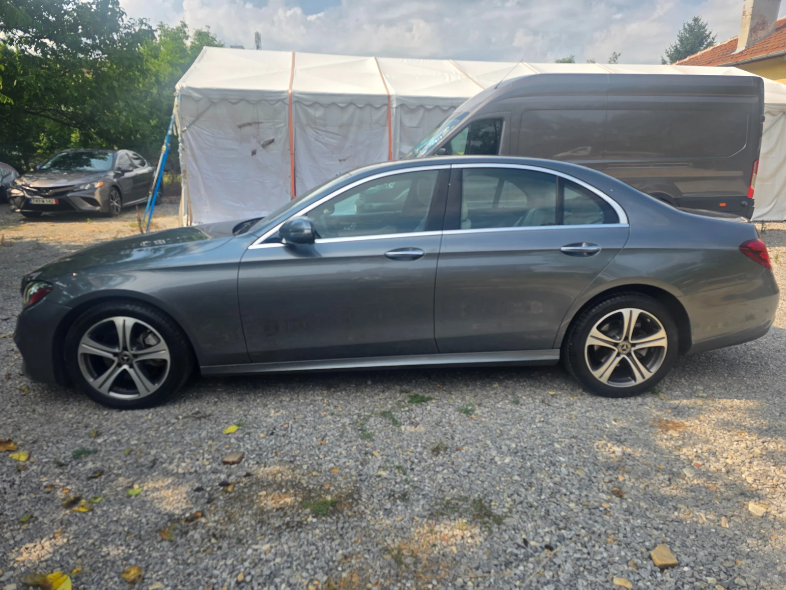 Mercedes-Benz E 300 4 Matic - изображение 2