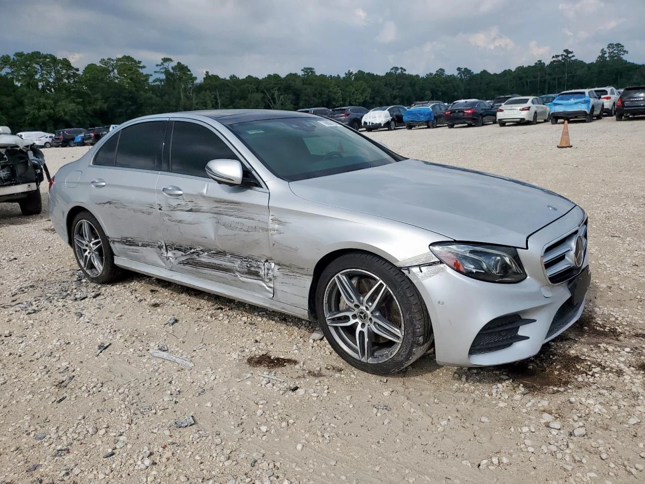 Mercedes-Benz E 300 4MATIC - изображение 4