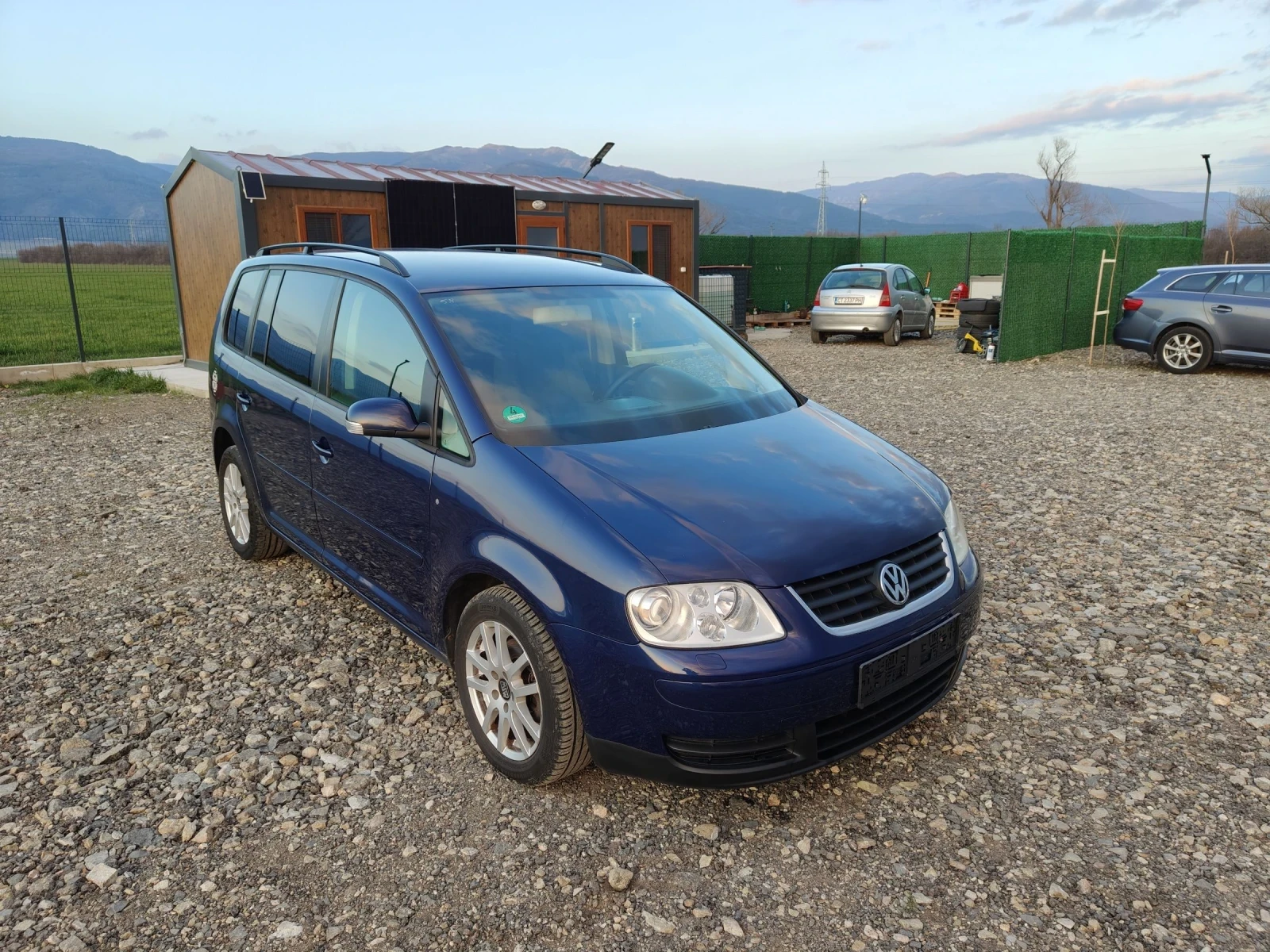 VW Touran 2.0 136, снимка 8 - Автомобили и джипове - 53849755
