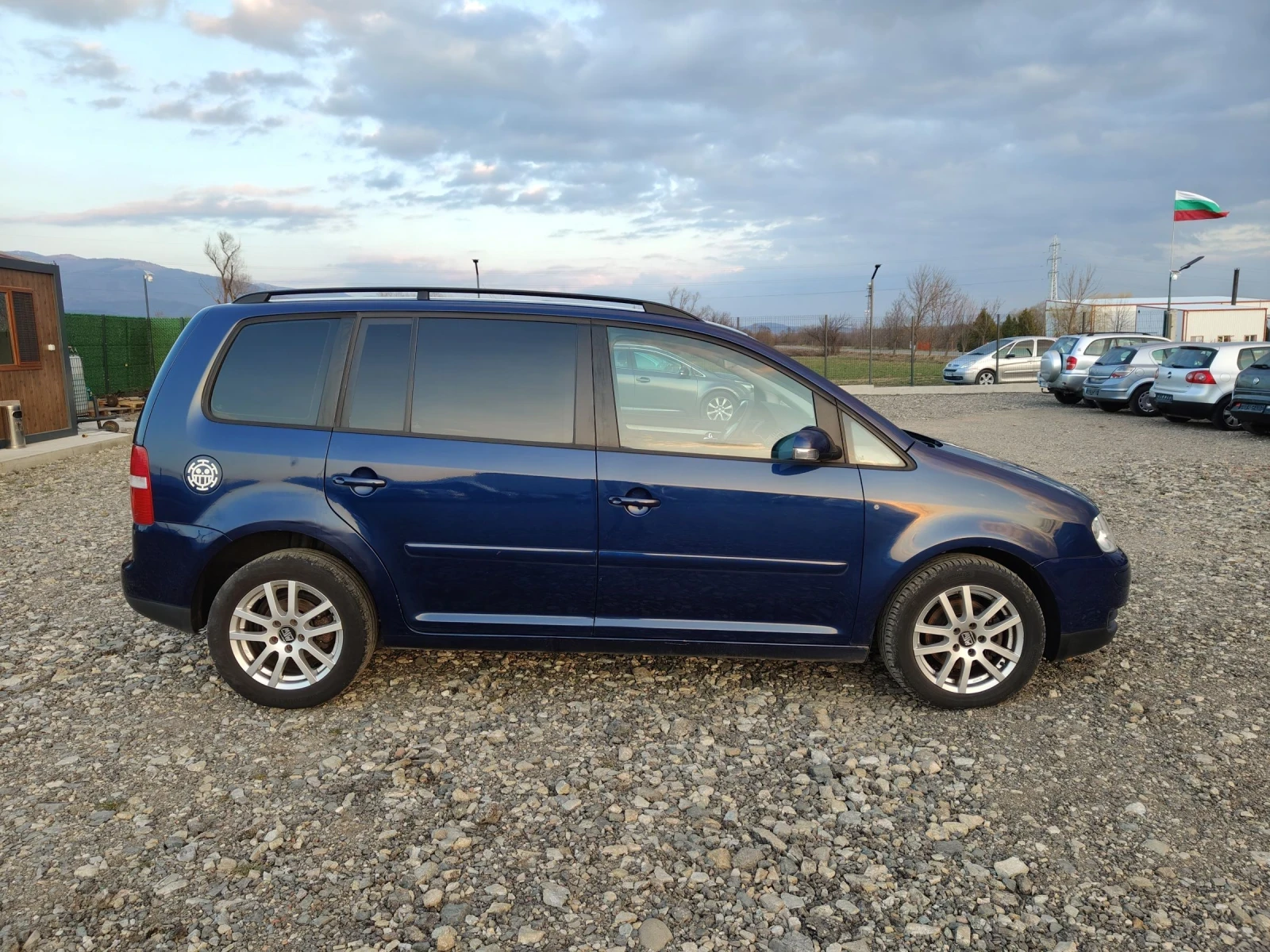 VW Touran 2.0 136, снимка 7 - Автомобили и джипове - 53849755