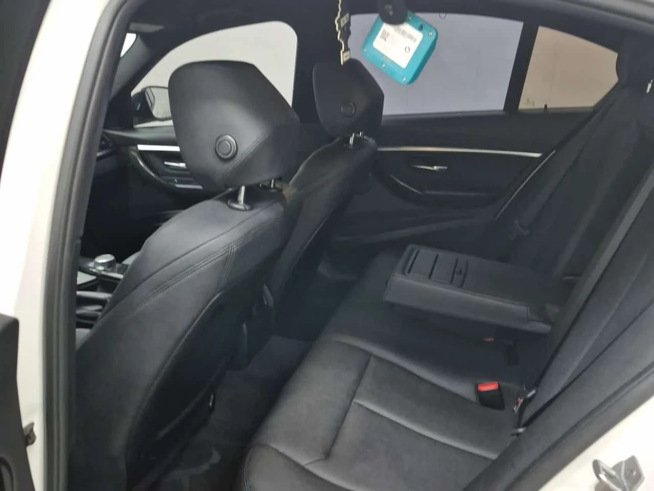 BMW 330 * XDRIVE* * ЗАДНА КАМЕРА* * ПОДГРЕВ* , снимка 11 - Автомобили и джипове - 54157590