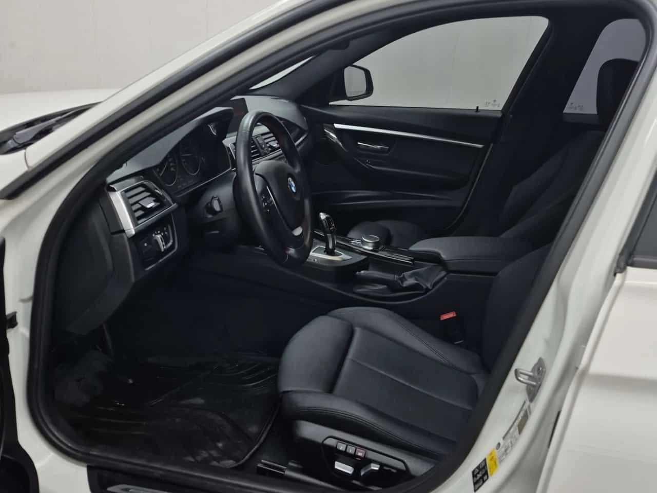 BMW 330 * XDRIVE* * ЗАДНА КАМЕРА* * ПОДГРЕВ* , снимка 9 - Автомобили и джипове - 54157590