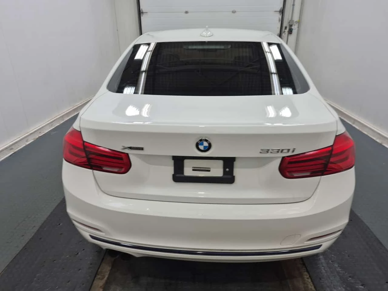 BMW 330 * XDRIVE* * ЗАДНА КАМЕРА* * ПОДГРЕВ* , снимка 6 - Автомобили и джипове - 54157590