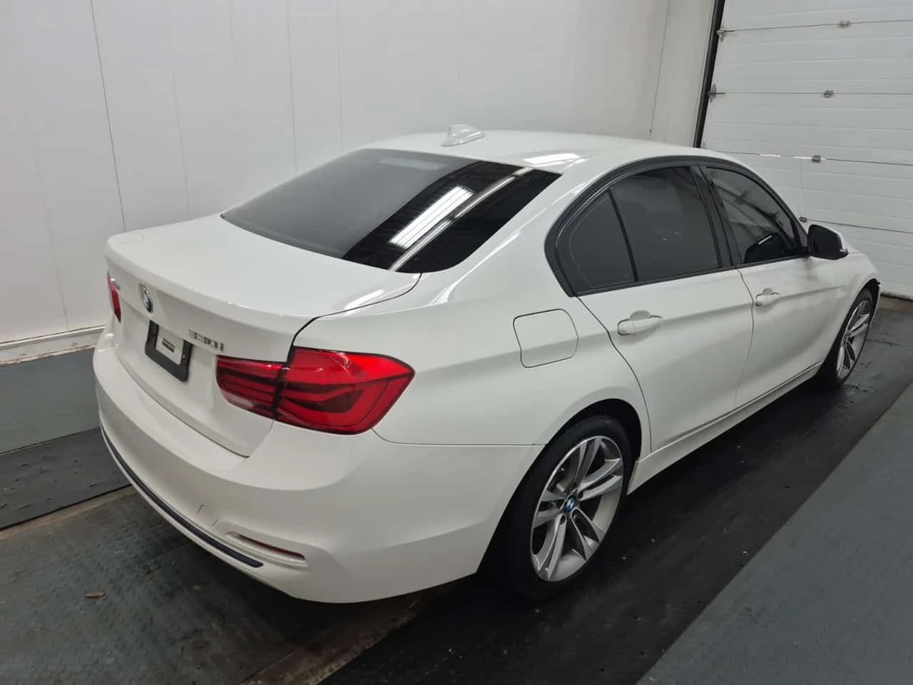 BMW 330 * XDRIVE* * ЗАДНА КАМЕРА* * ПОДГРЕВ* , снимка 3 - Автомобили и джипове - 54157590