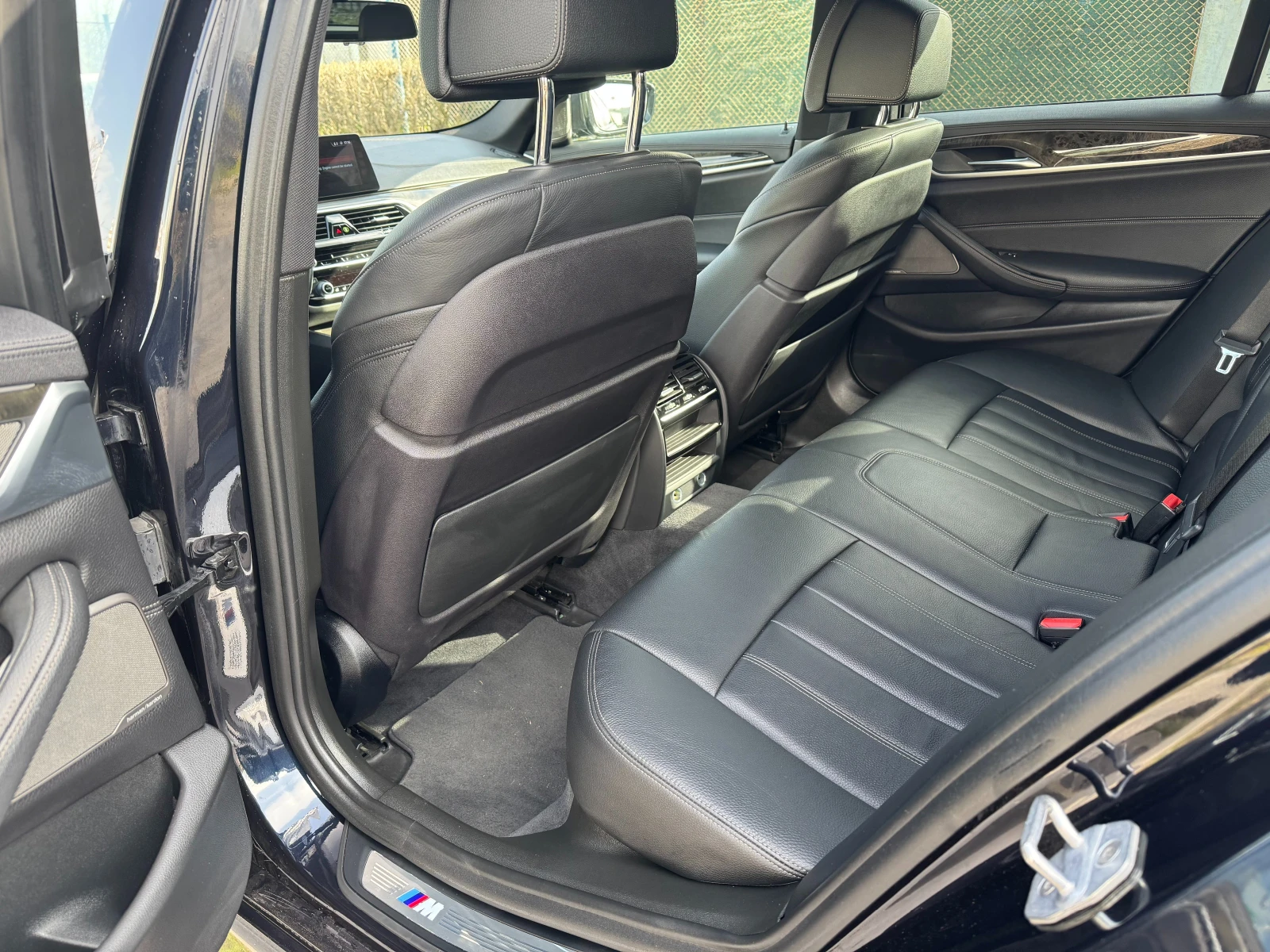 BMW 530 M-pack / X drive, снимка 8 - Автомобили и джипове - 54335945