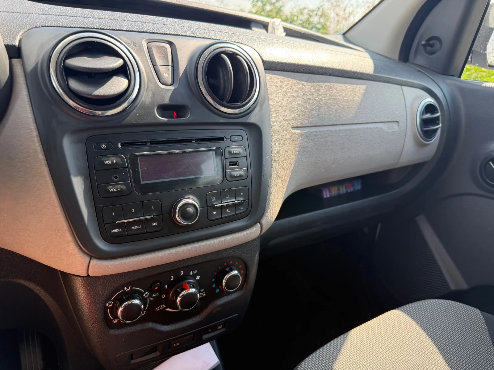 Dacia Dokker 1.6 85 lpg, снимка 8 - Автомобили и джипове - 55378023