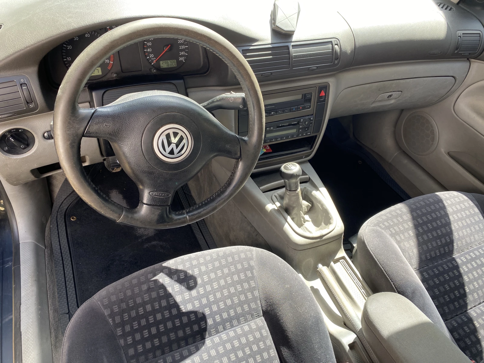 VW Passat 1.8t, снимка 11 - Автомобили и джипове - 55879246
