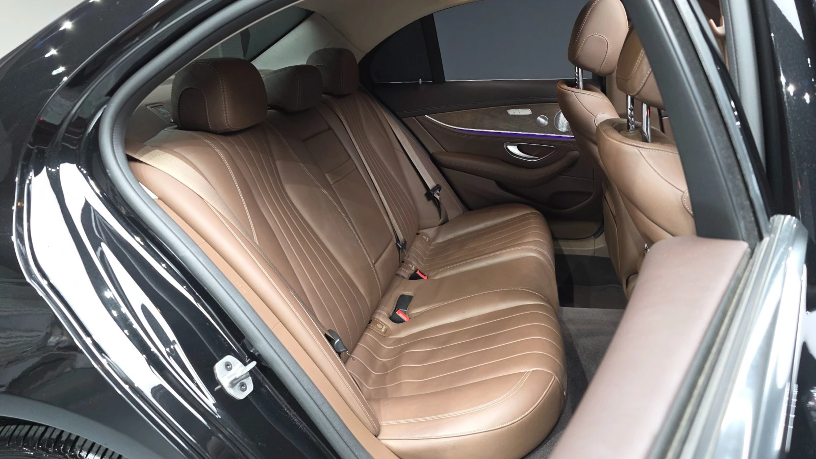 Mercedes-Benz E 300 2.0 4MATIC Exclusive, снимка 10 - Автомобили и джипове - 56085288