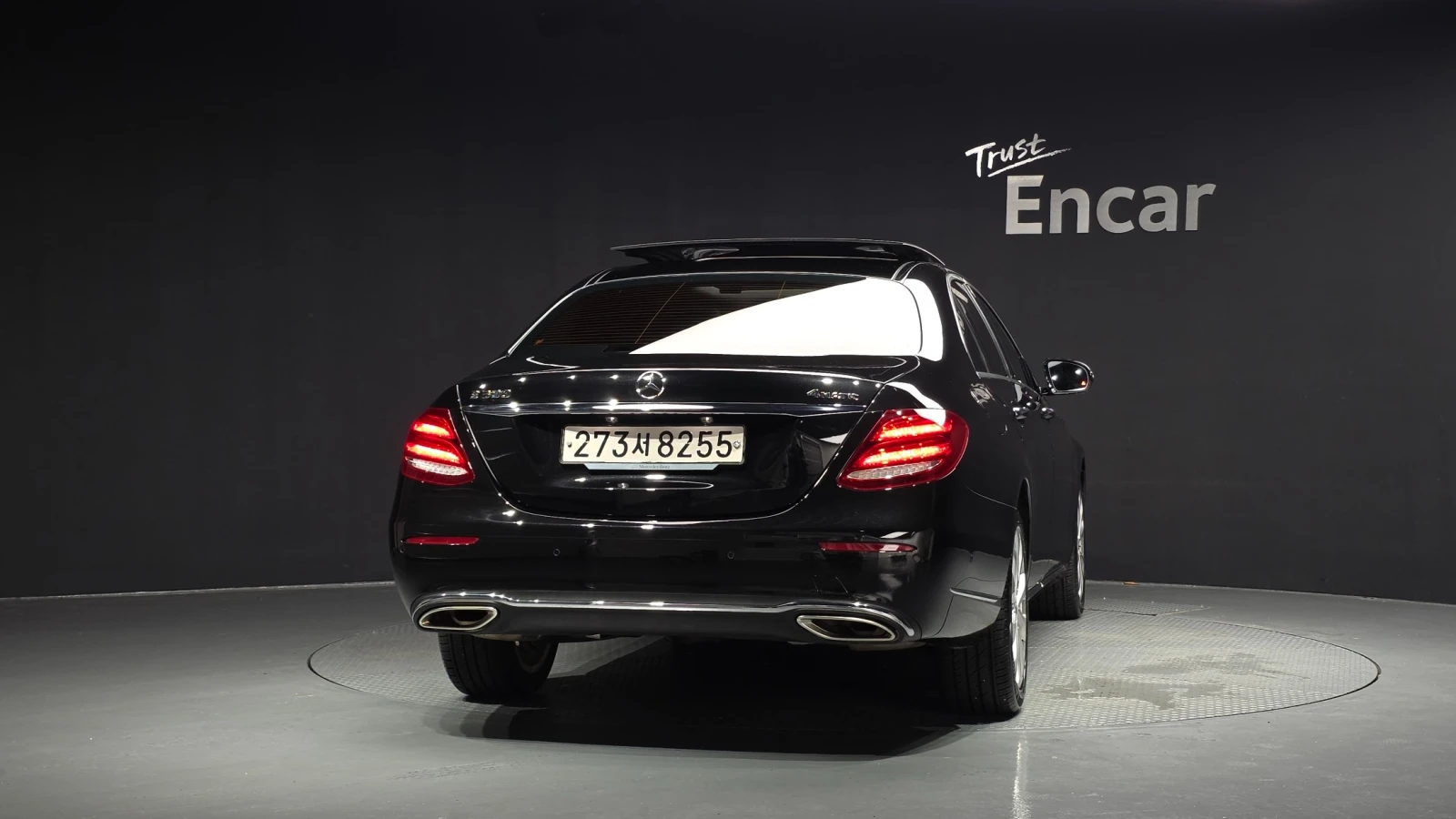 Mercedes-Benz E 300 2.0 4MATIC Exclusive, снимка 4 - Автомобили и джипове - 56085288