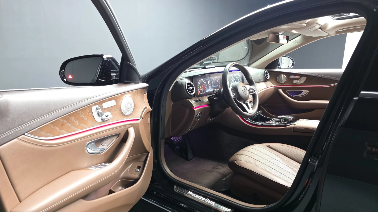 Mercedes-Benz E 300 2.0 4MATIC Exclusive, снимка 8 - Автомобили и джипове - 56085288