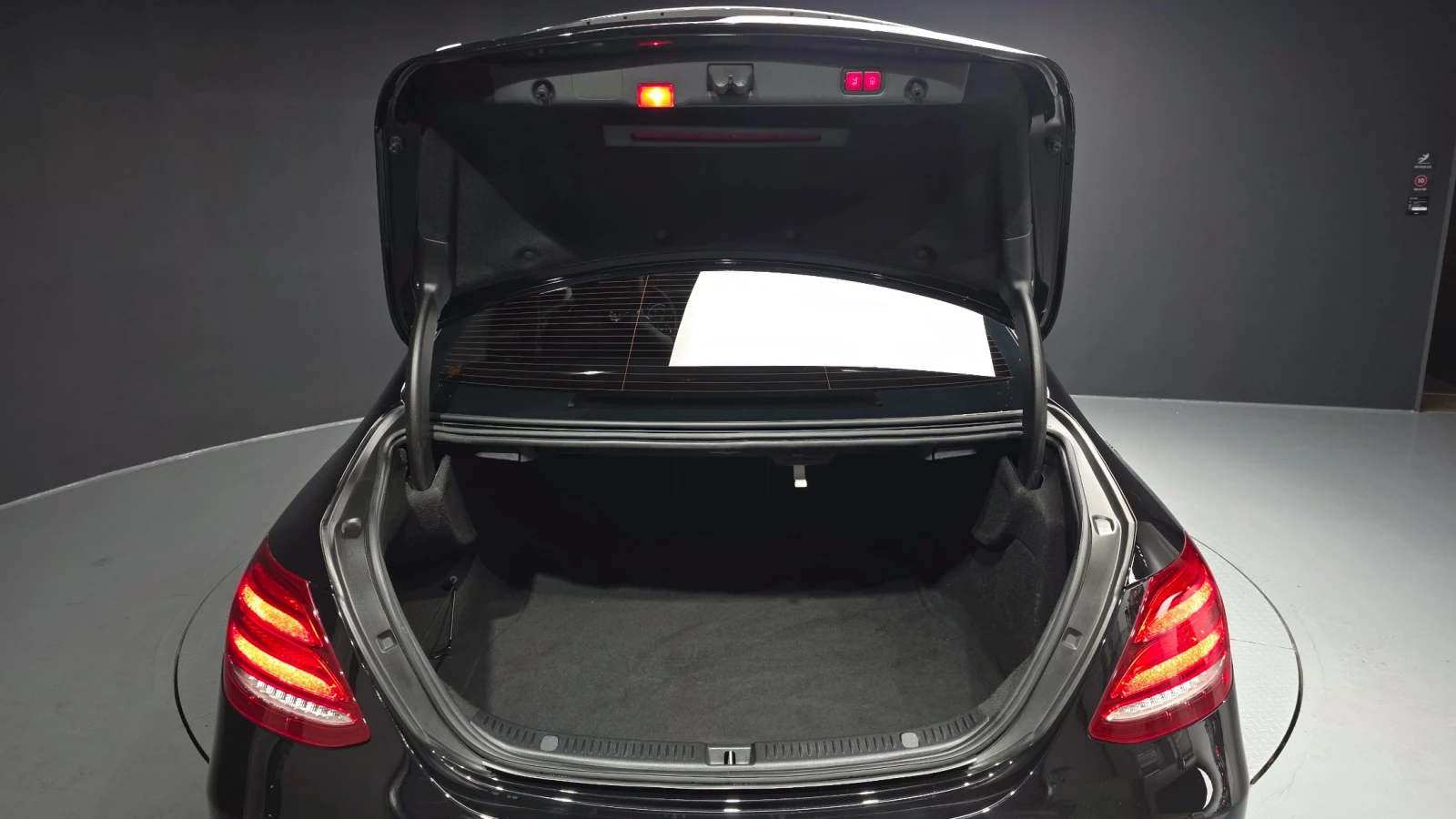 Mercedes-Benz E 300 2.0 4MATIC Exclusive, снимка 15 - Автомобили и джипове - 56085288