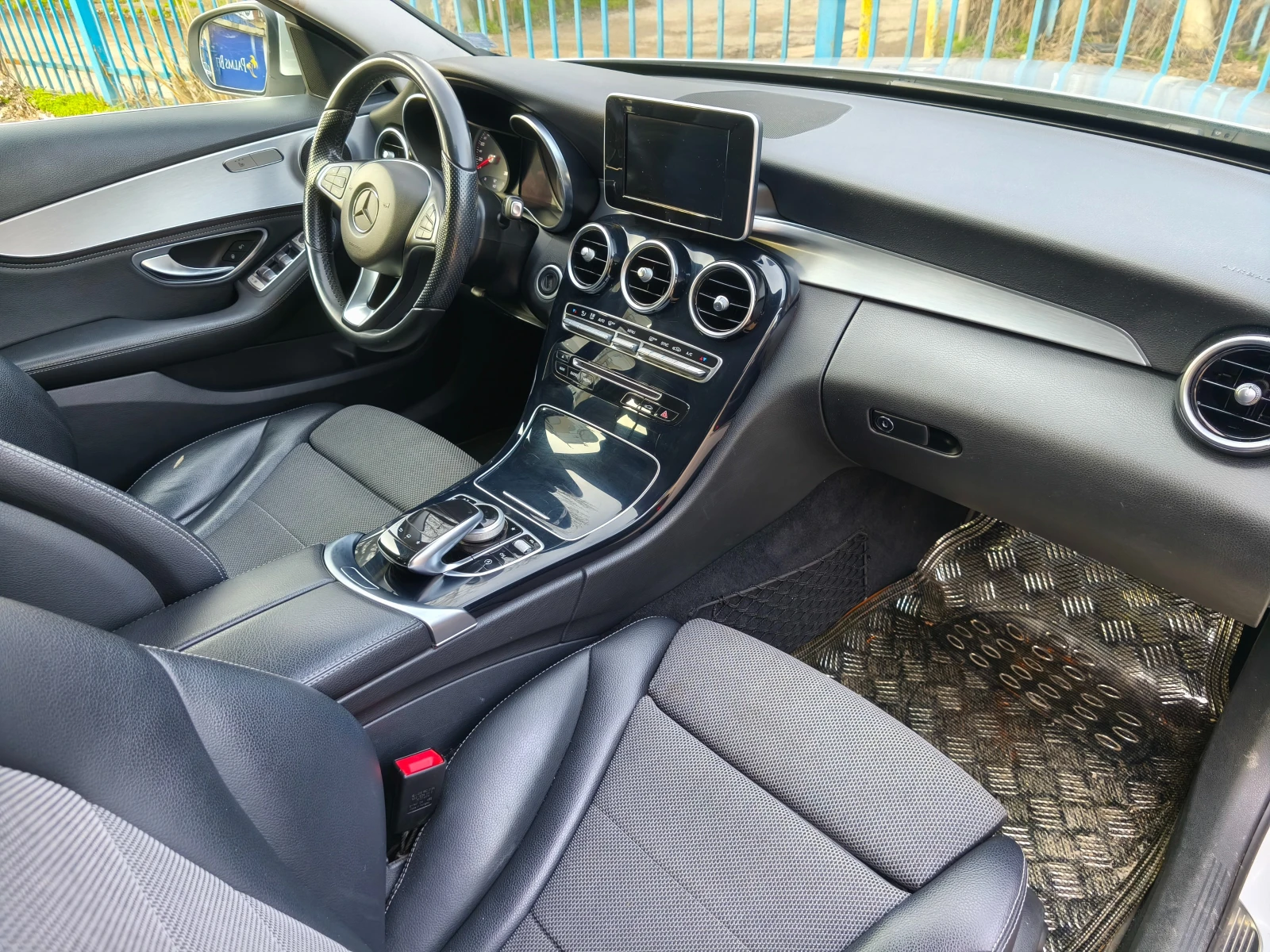 Mercedes-Benz C 250 Aventgarde, снимка 10 - Автомобили и джипове - 56096141