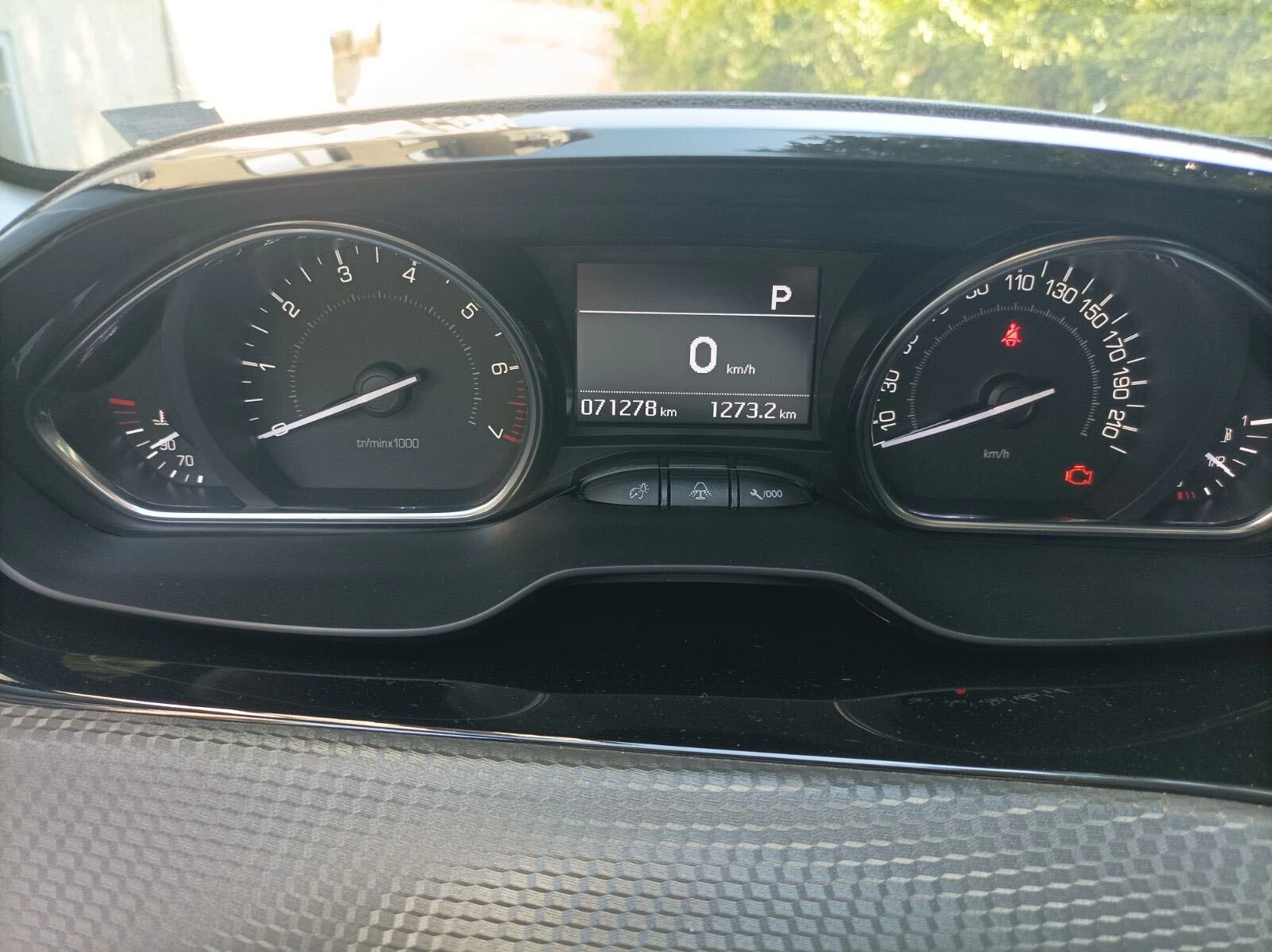 Peugeot 2008 Allure PureTech/1.2 литра, снимка 6 - Автомобили и джипове - 56136861
