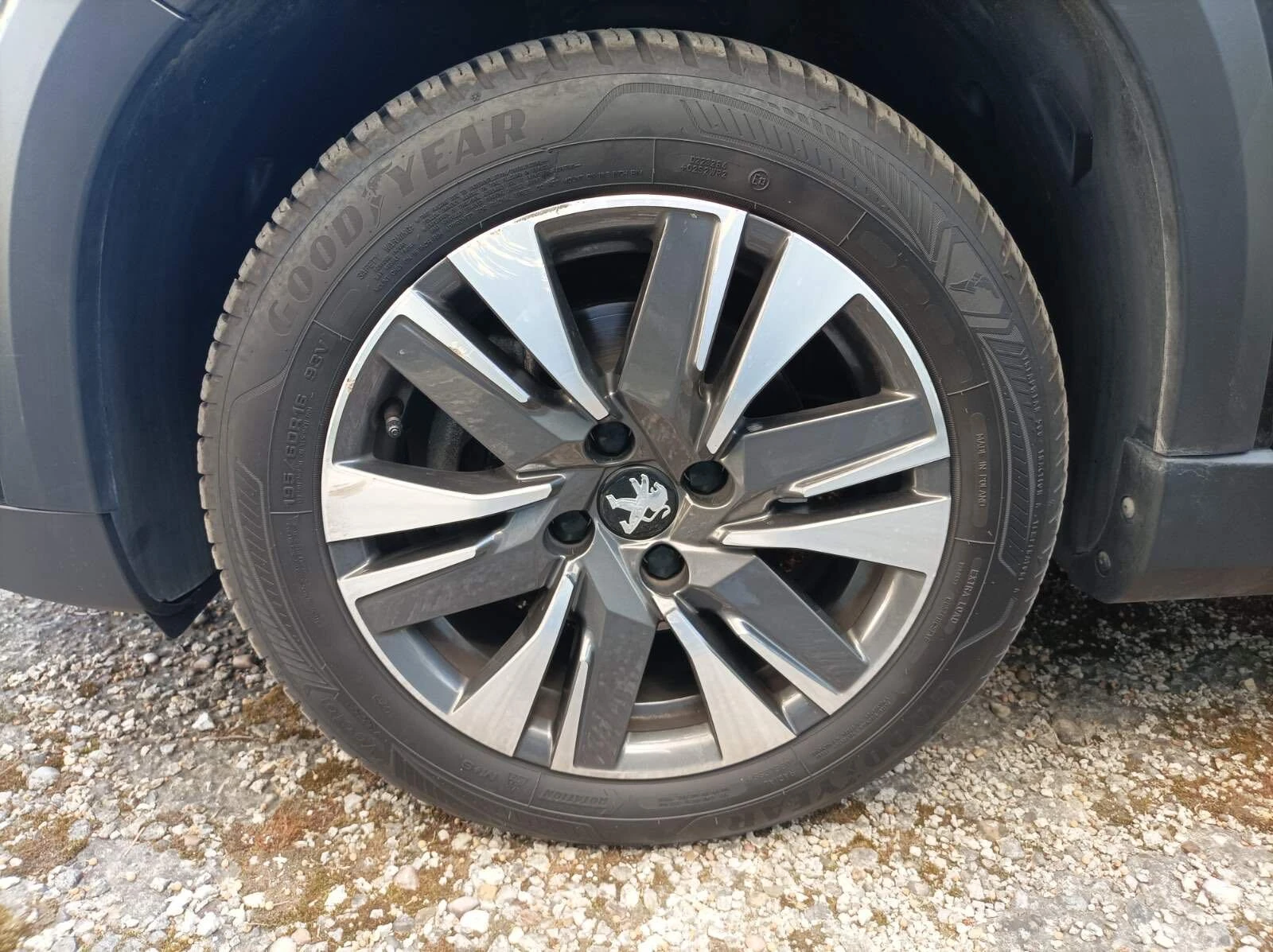 Peugeot 2008 Allure PureTech/1.2 литра, снимка 9 - Автомобили и джипове - 56136861